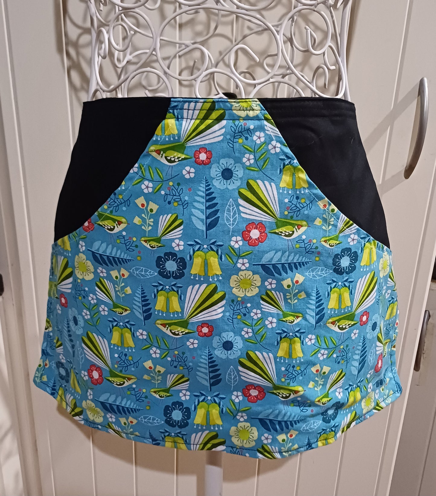Peg apron