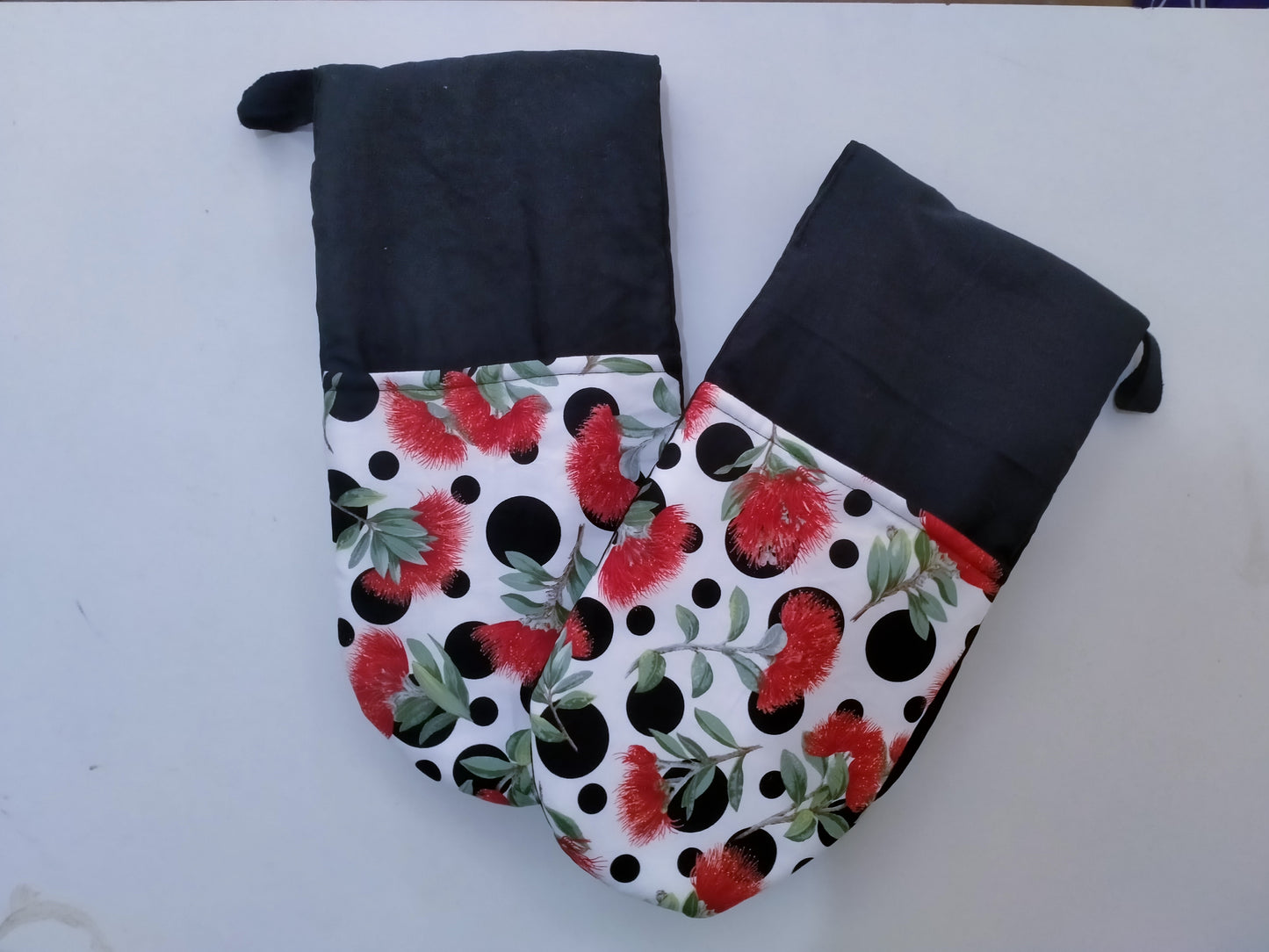 Double ended oven mitts