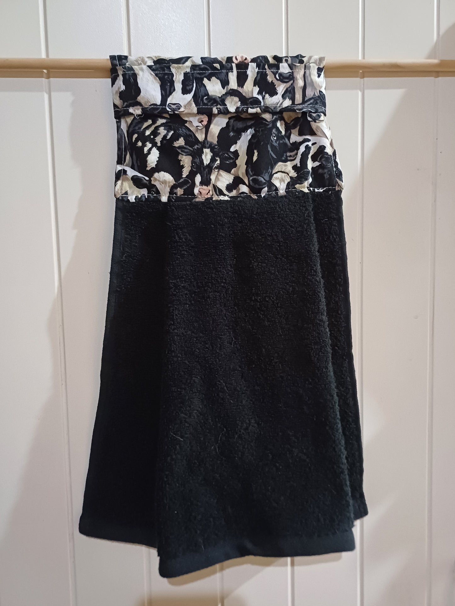 Hanging handtowel