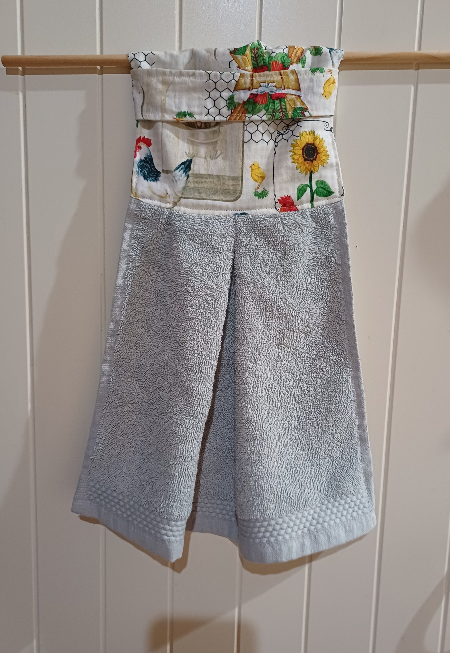 Hanging handtowel