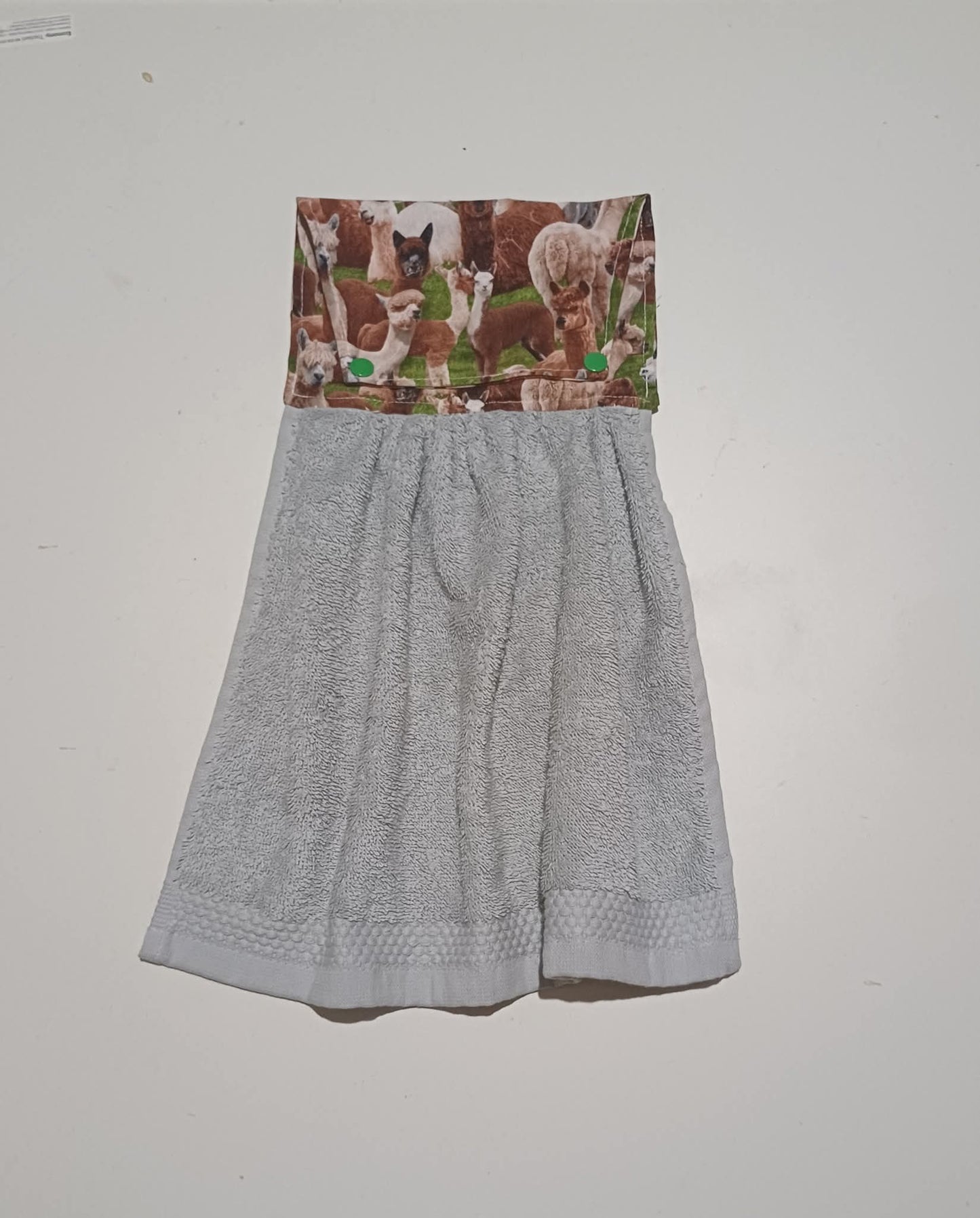Hanging handtowel